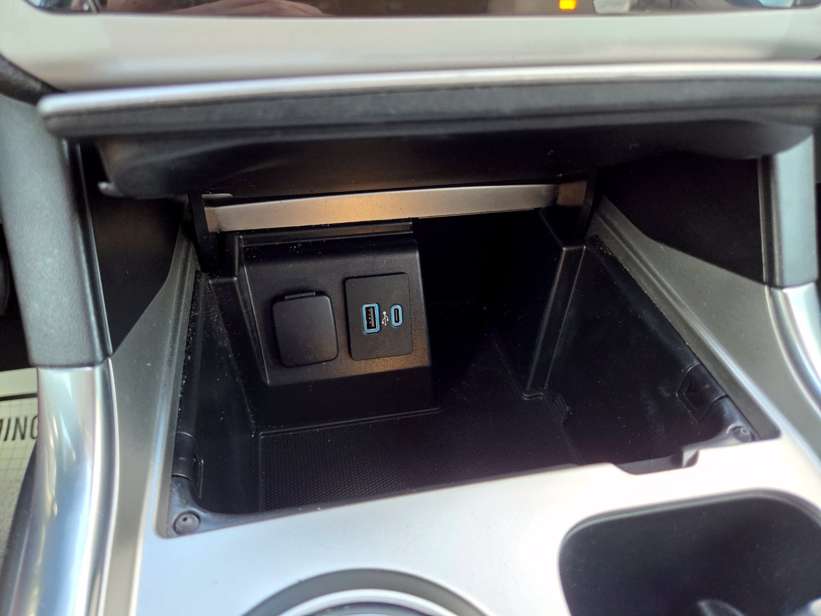Used 2020 Ford Explorer XLT w/ Equipment Group 202A RWD image 35