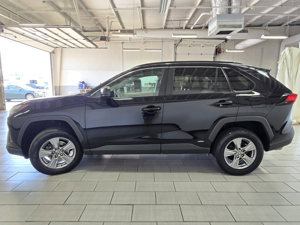 Certified 2023 Toyota RAV4 LE AWD/4WD image 11