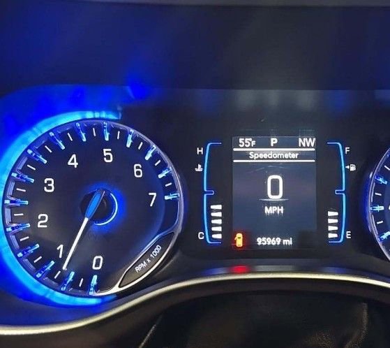 Used 2018 Chrysler Pacifica Touring-L image 10