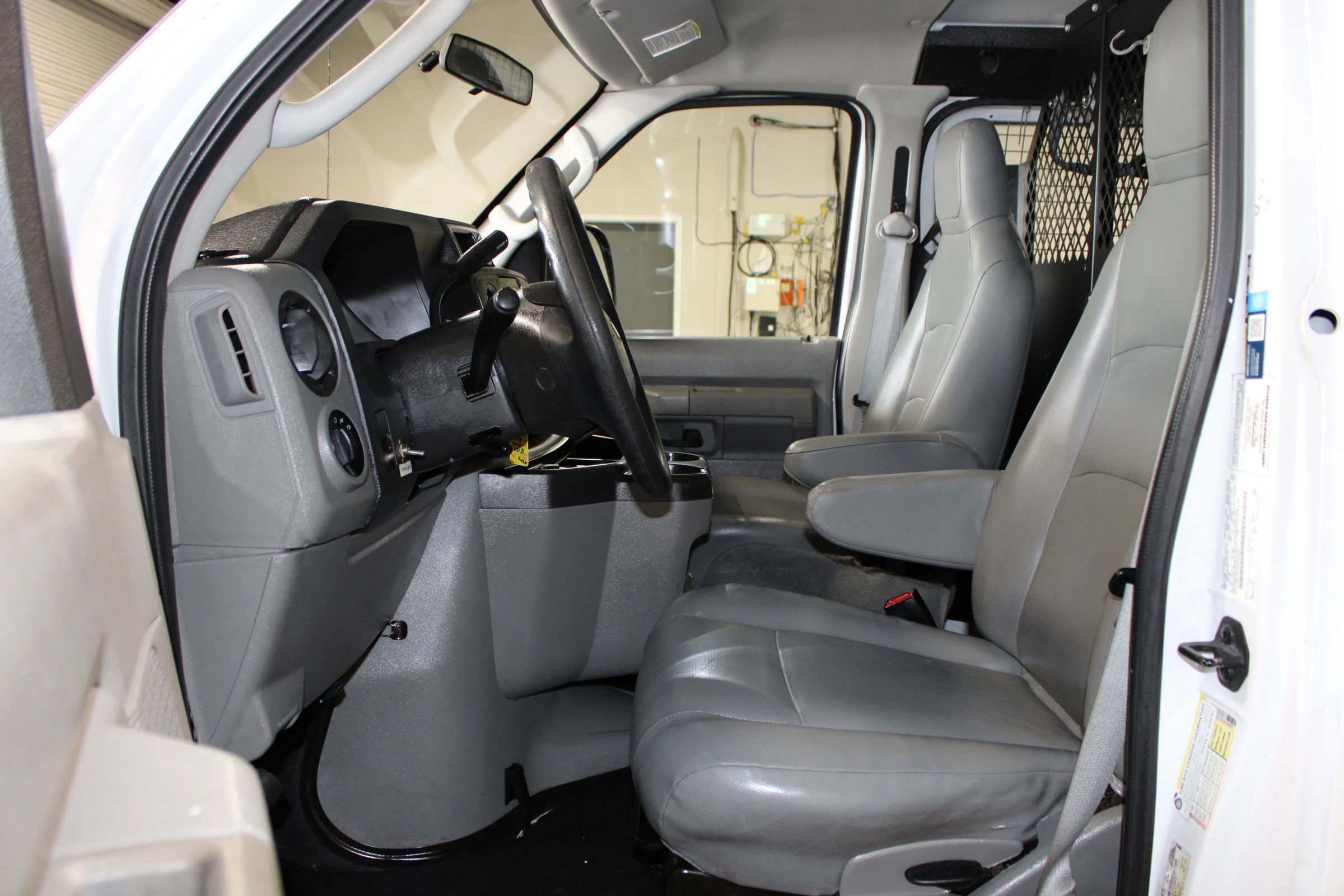 Used 2014 Ford E-150 and Econoline 150 RWD image 9