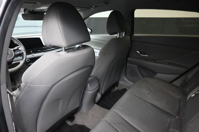 Used 2023 Hyundai Elantra SEL w/ Convenience Package FWD image 2
