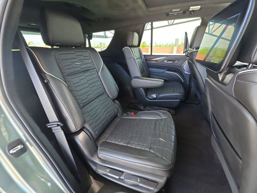 Certified 2024 Cadillac Escalade Premium Luxury Platinum image 28