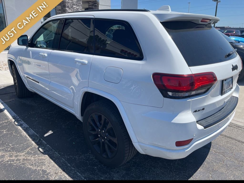 Used 2017 Jeep Grand Cherokee Altitude AWD/4WD image 4
