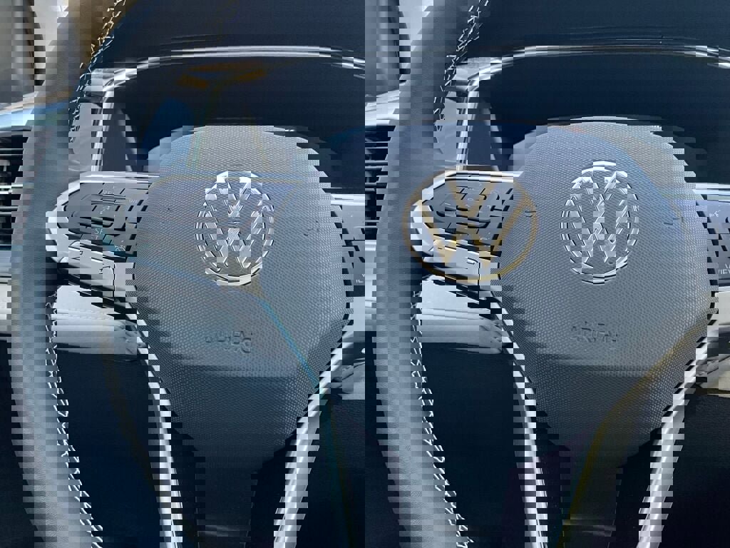 New 2025 Volkswagen Taos SE image 20