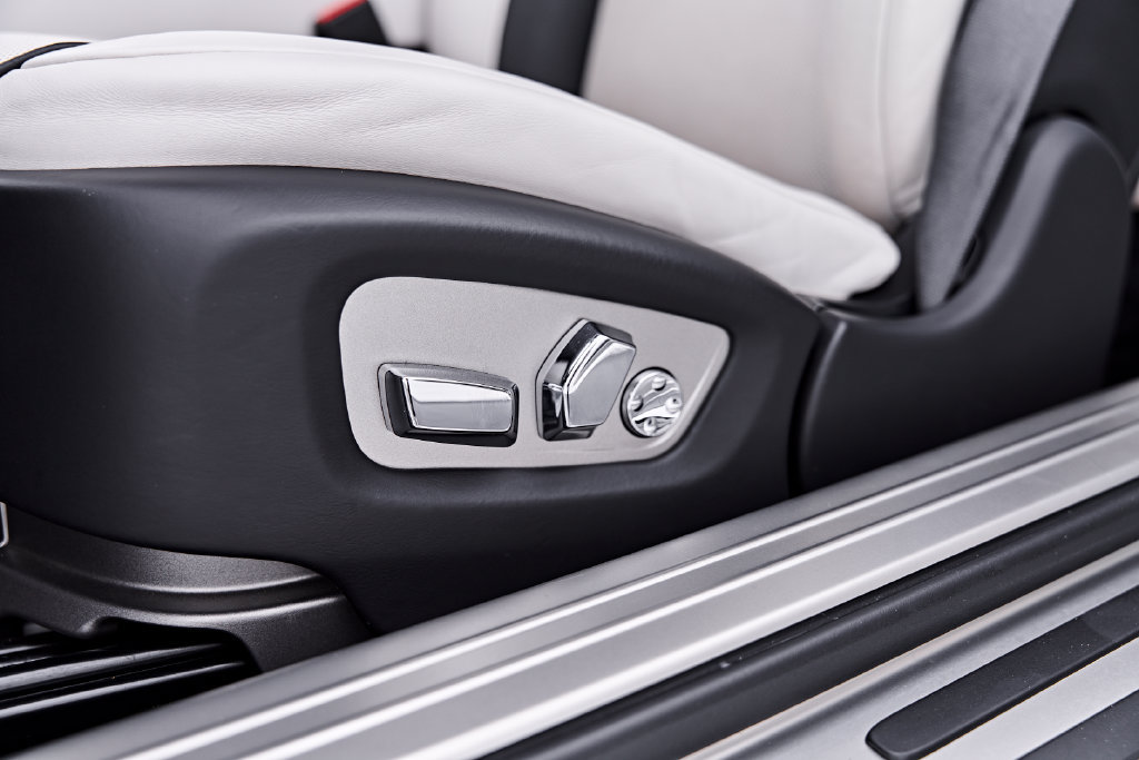 Used 2020 Rolls-Royce Wraith RWD image 45