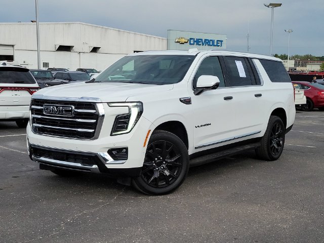 Used 2025 GMC Yukon XL Elevation w/ Elevation Premium Package AWD/4WD image 4