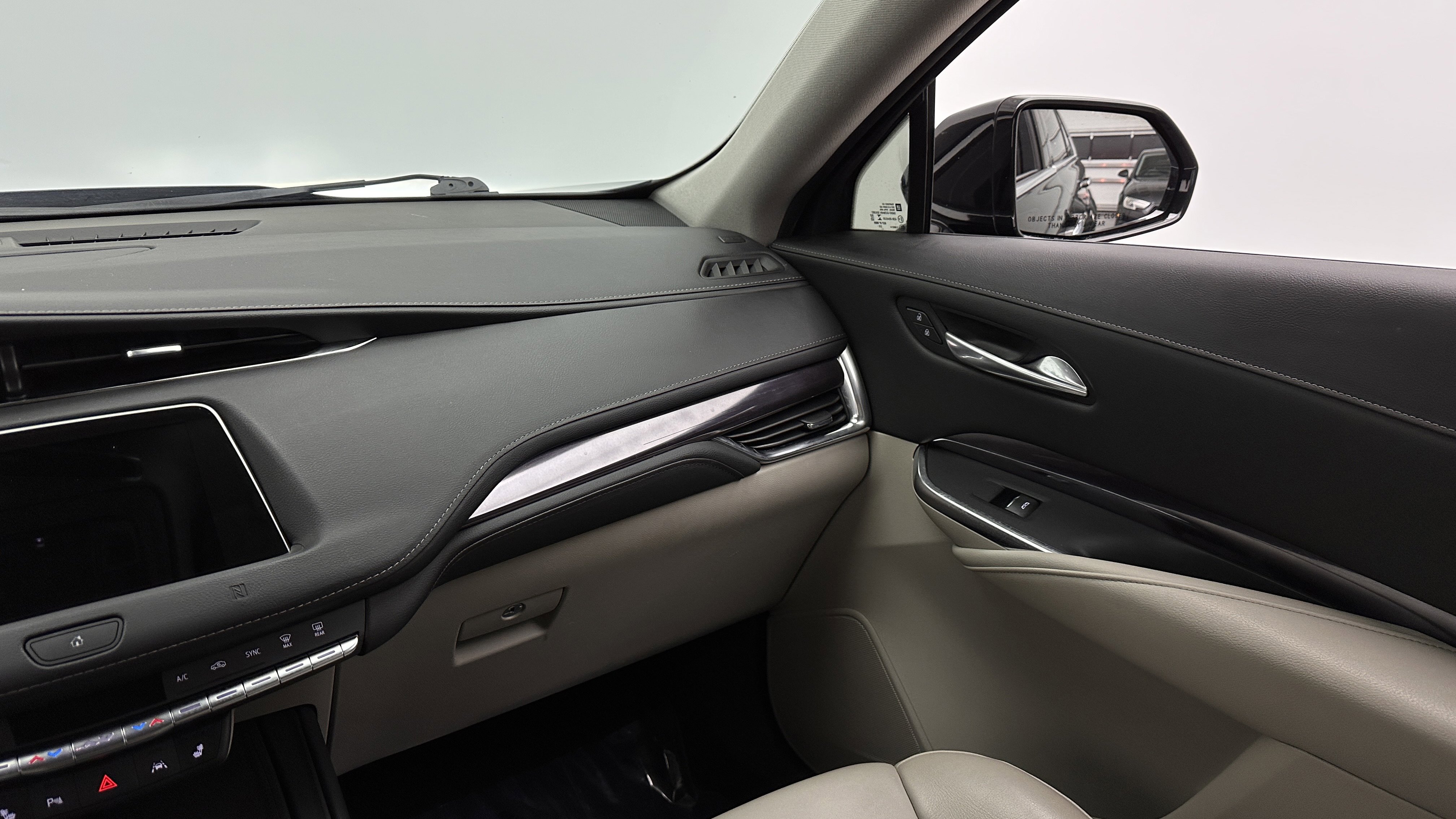 Used 2021 Cadillac XT4 Luxury w/ Cold Weather Package FWD image 30