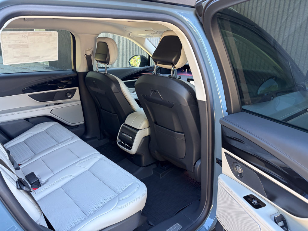 New 2026 Lincoln Nautilus Reserve AWD/4WD image 24