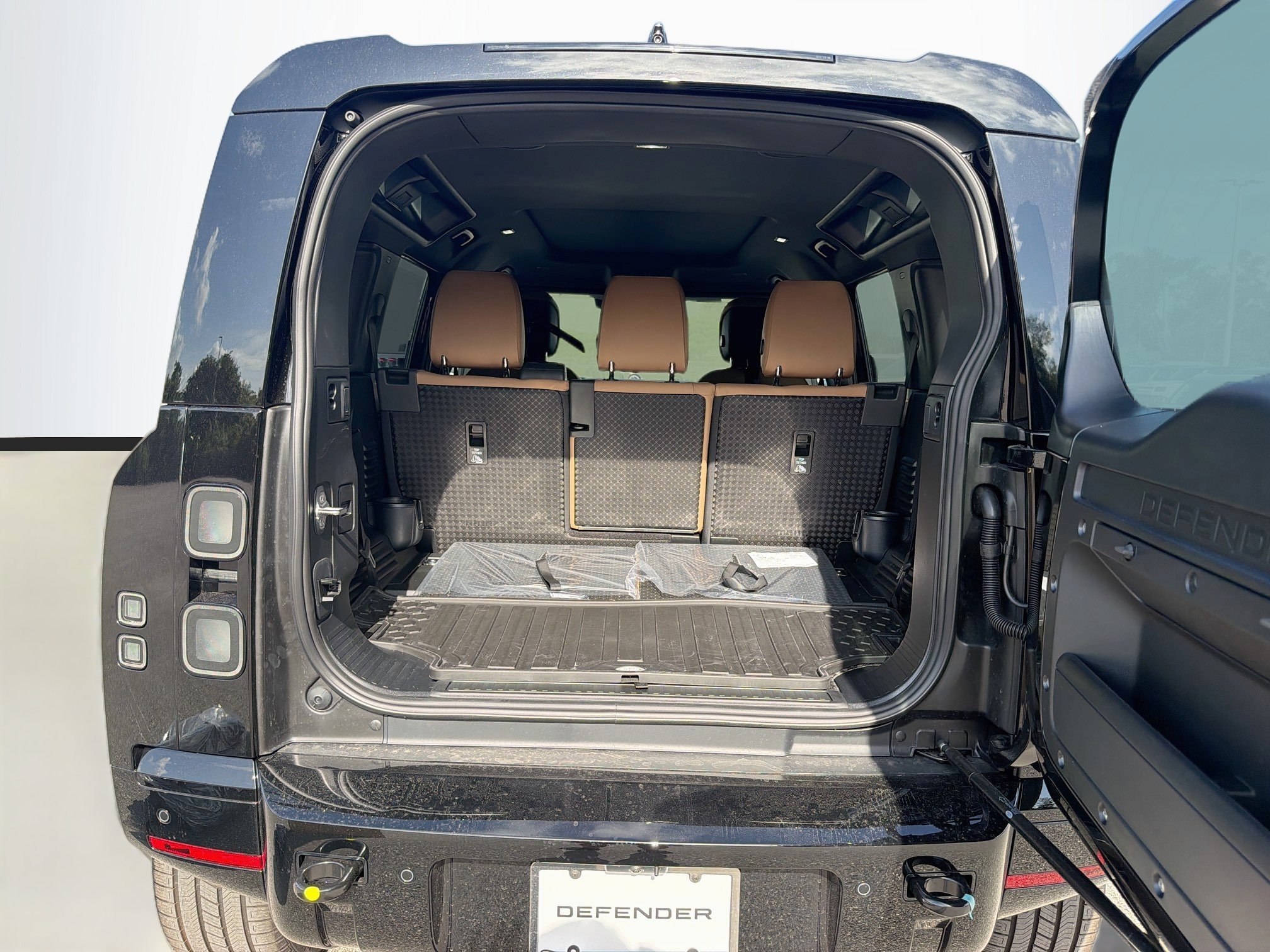 New 2026 Land Rover Defender 110 X-Dynamic SE AWD/4WD image 12