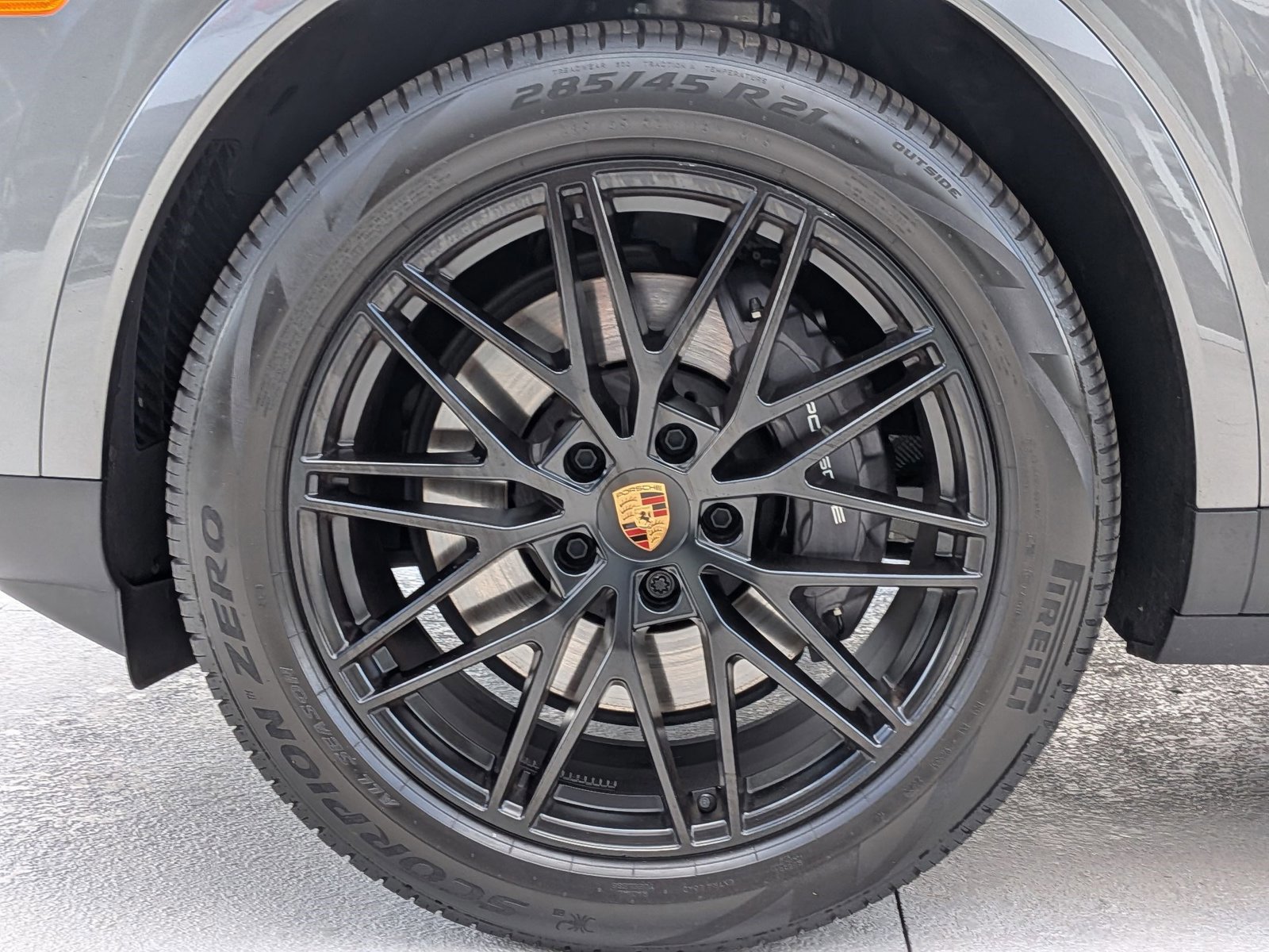 Certified 2025 Porsche Cayenne Coupe AWD/4WD image 26