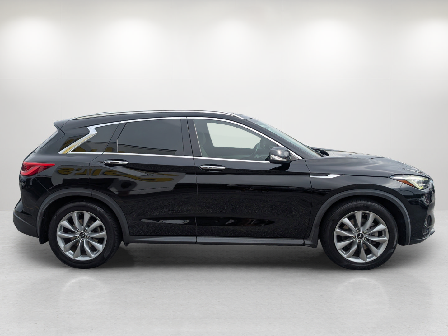 Used 2020 INFINITI QX50 Luxe w/ Cargo Package AWD/4WD image 4