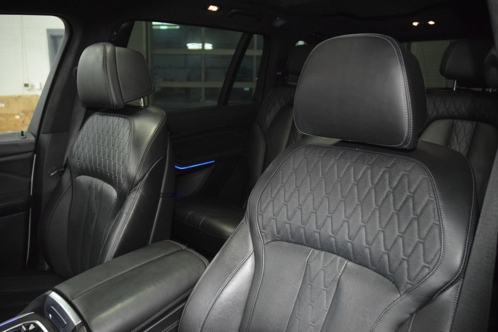 Used 2020 BMW X7 M50i w/ Dynamic Handling Package AWD/4WD image 49