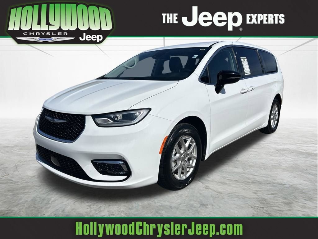 Used 2024 Chrysler Pacifica Touring-L
