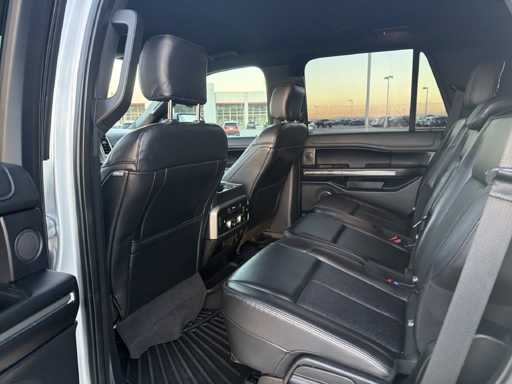 Used 2019 Ford Expedition XLT w/ Equipment Group 202A AWD/4WD image 29