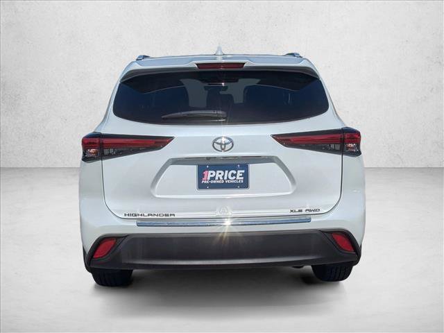 Used 2022 Toyota Highlander XLE AWD/4WD image 6