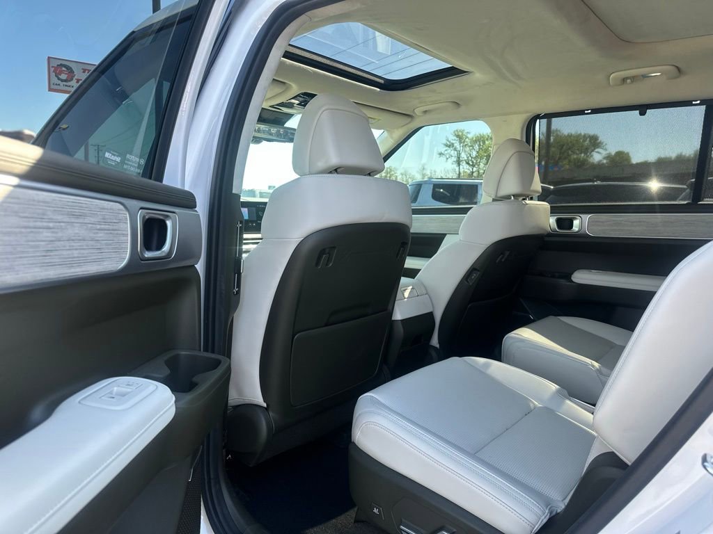 Used 2025 Hyundai Santa Fe Calligraphy image 15