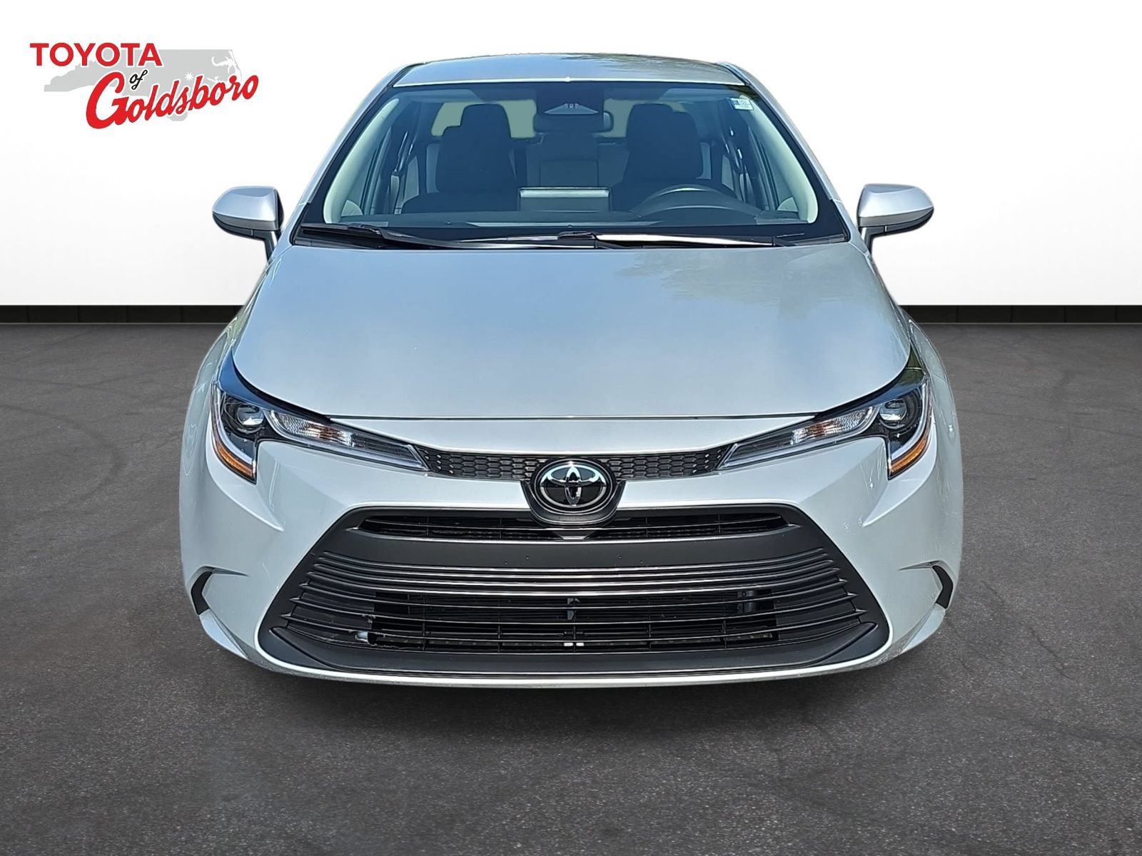 Used 2025 Toyota Corolla LE FWD image 2