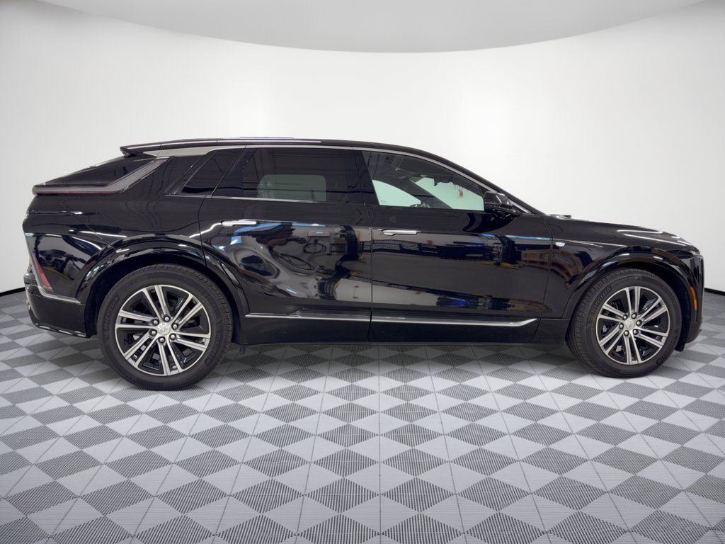 Used 2024 Cadillac Lyriq Luxury w/ LPO, Floor Liner Package AWD/4WD image 8