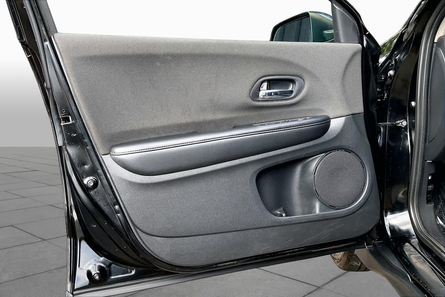 Used 2019 Honda HR-V LX image 21