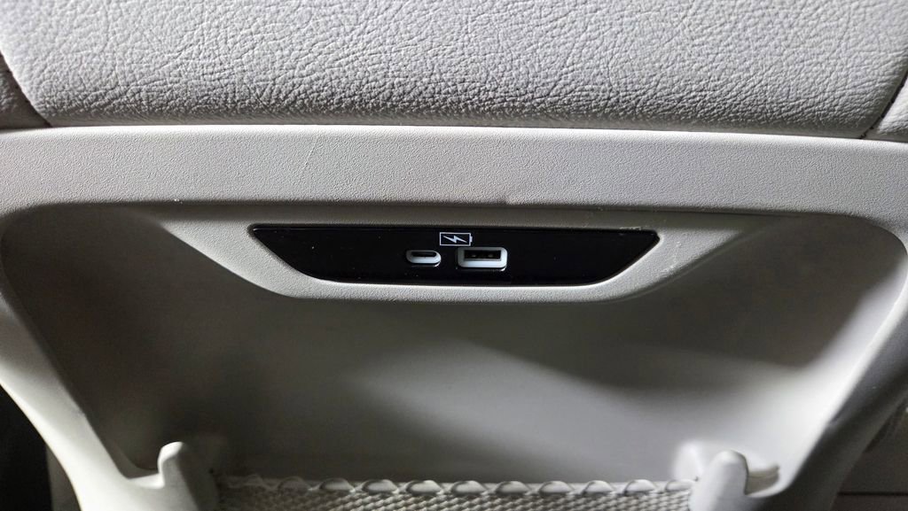 Used 2021 Chrysler Pacifica Touring-L FWD image 30