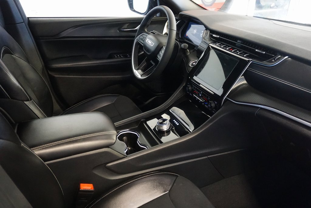 Used 2024 Jeep Grand Cherokee Altitude image 27