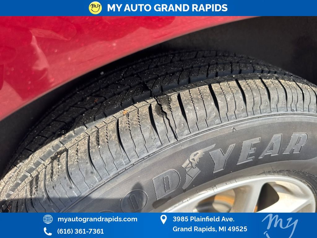 Used 2020 Chrysler Pacifica Touring w/ Cold Weather Group FWD image 34