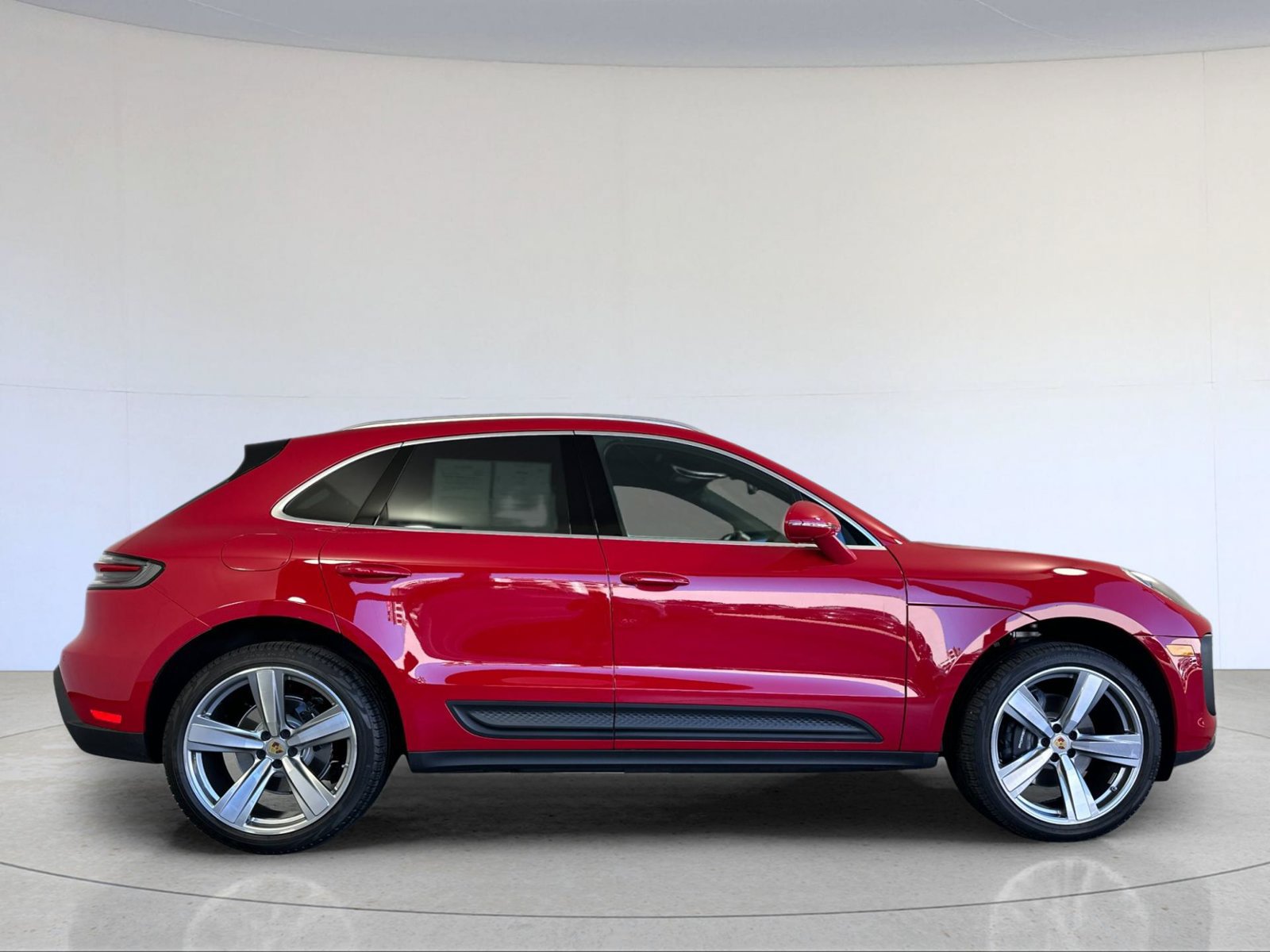 Certified 2026 Porsche Macan AWD/4WD image 9