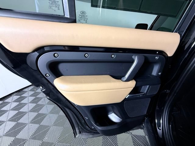 Used 2025 Land Rover Defender 130 X-Dynamic SE AWD/4WD image 23
