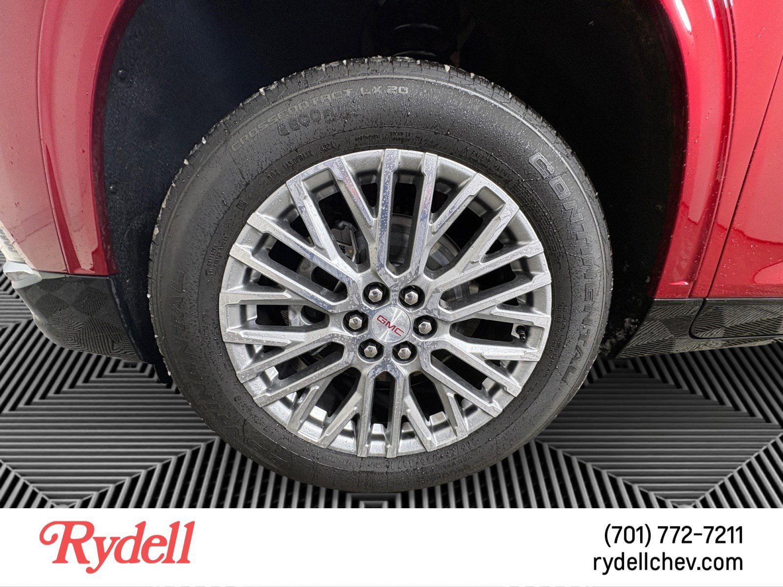 Used 2025 GMC Acadia Denali w/ LPO, Floor Liner Package image 9