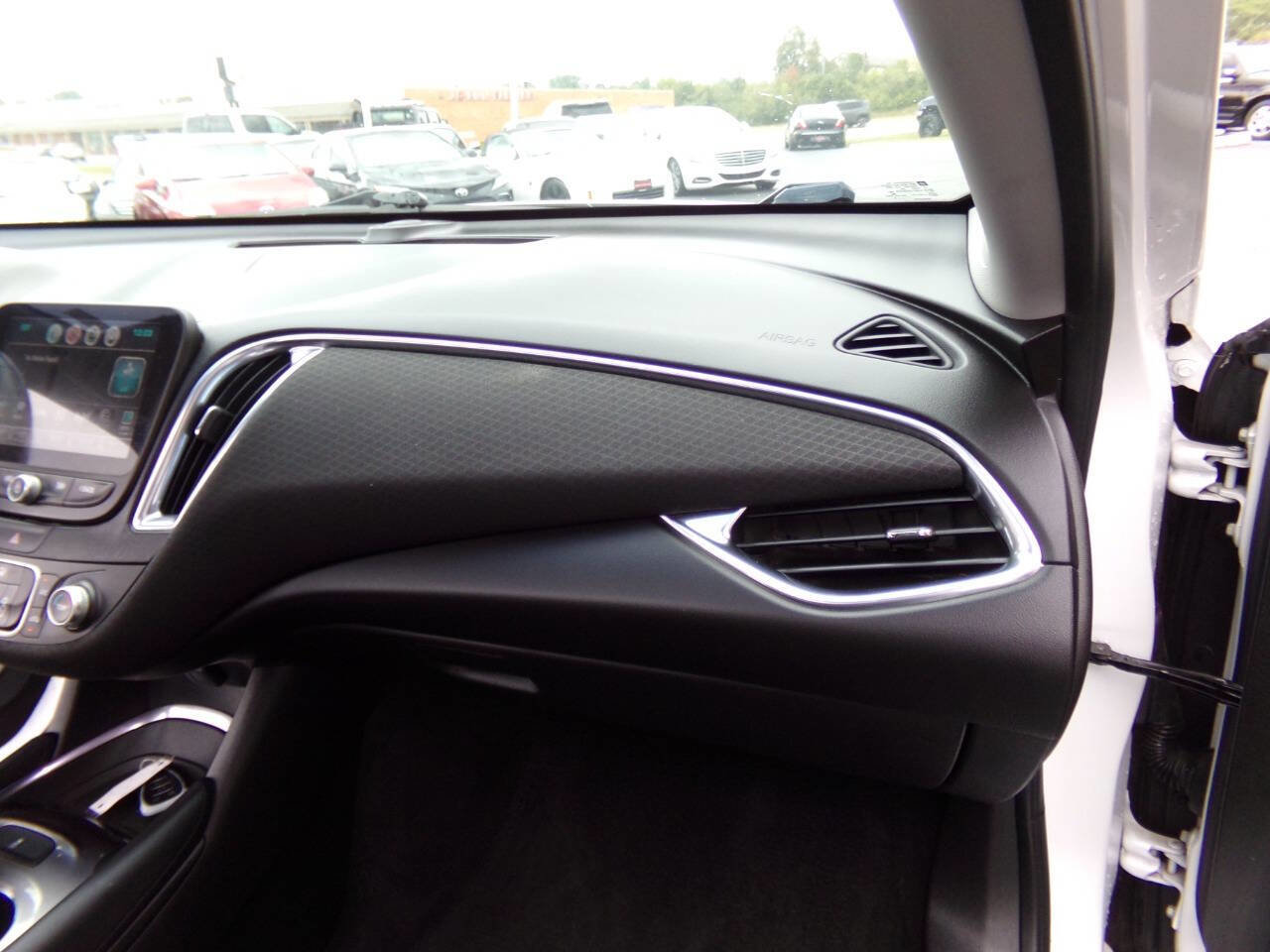 Used 2018 Chevrolet Malibu LT w/ Redline Edition image 34