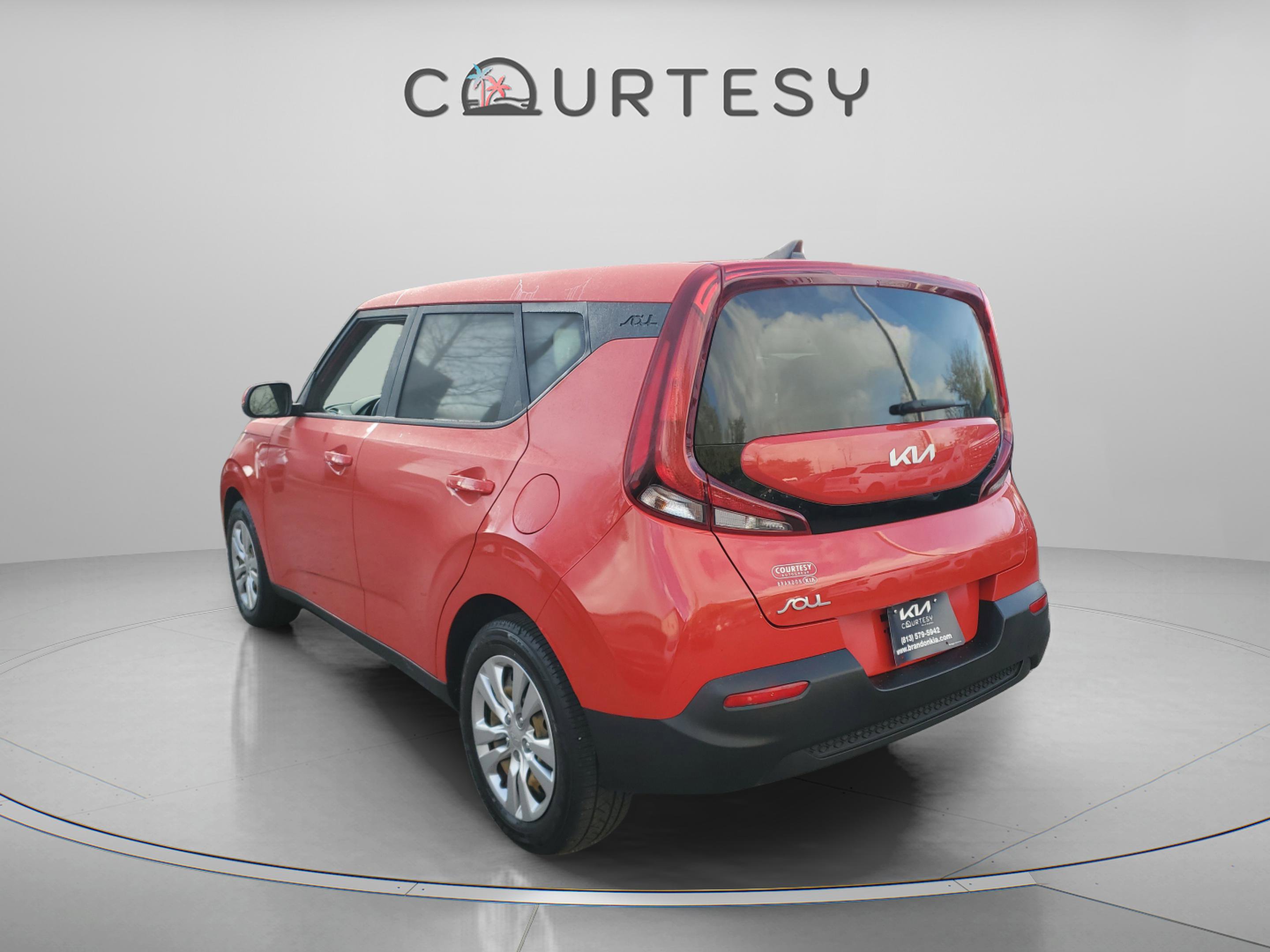 Certified 2022 Kia Soul LX image 2