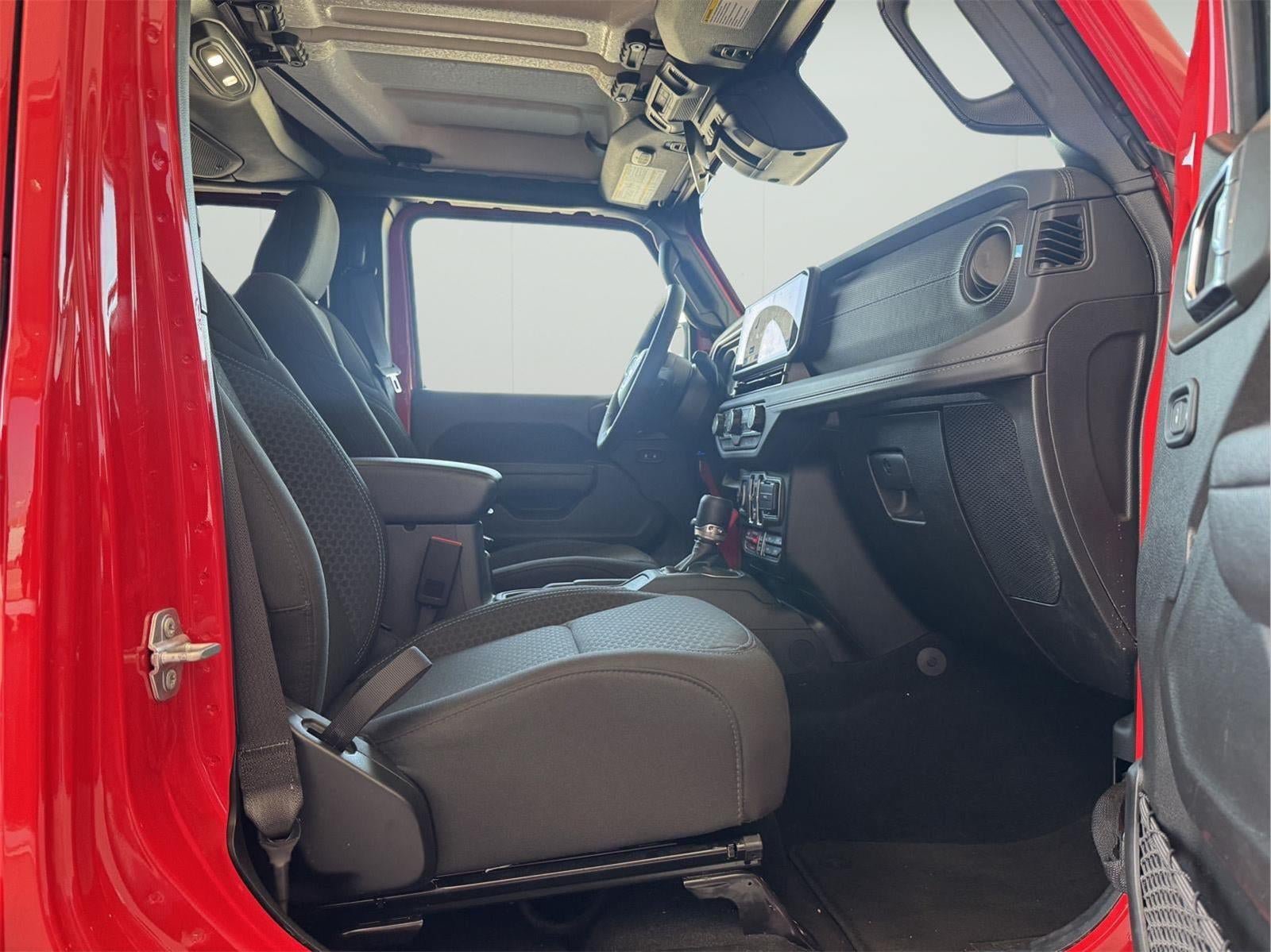 Used 2025 Jeep Wrangler Unlimited Rubicon 4xe w/ Convenience Group AWD/4WD image 30