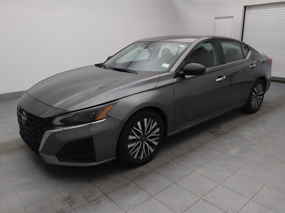 Used 2024 Nissan Altima 2.5 SV image 2