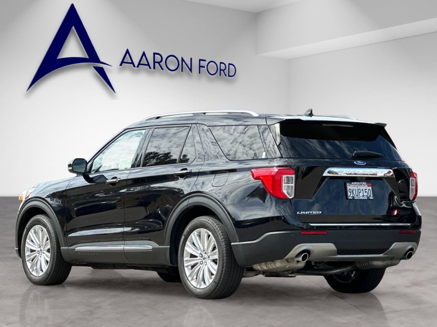 Used 2023 Ford Explorer Limited w/ Limited Technology Package image 4