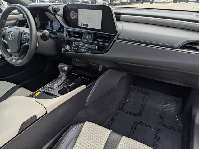 Used 2023 Lexus ES 300h F Sport image 34