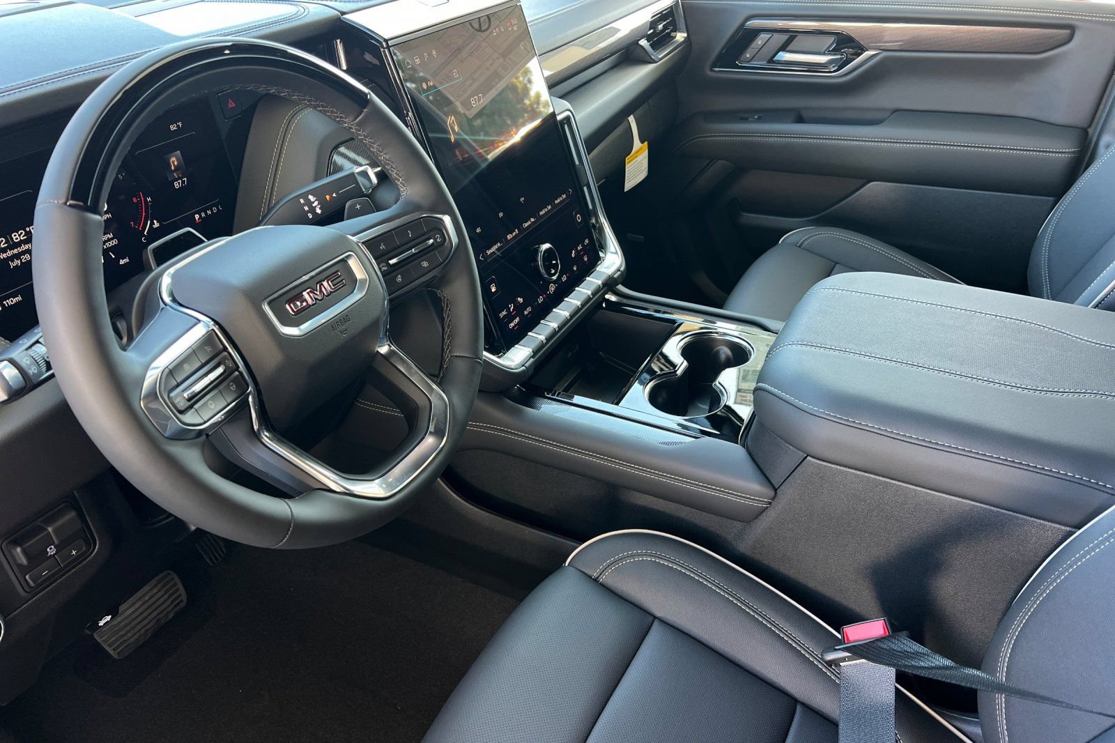 New 2026 GMC Yukon XL Elevation AWD/4WD image 8