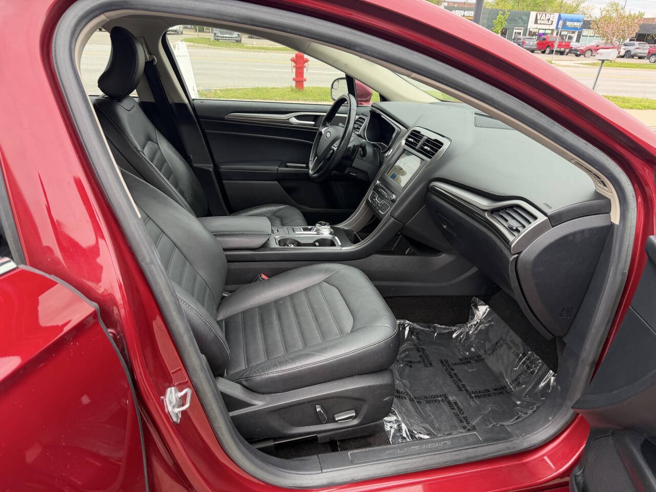 Used 2017 Ford Fusion SE w/ Fusion SE Technology Package FWD image 18