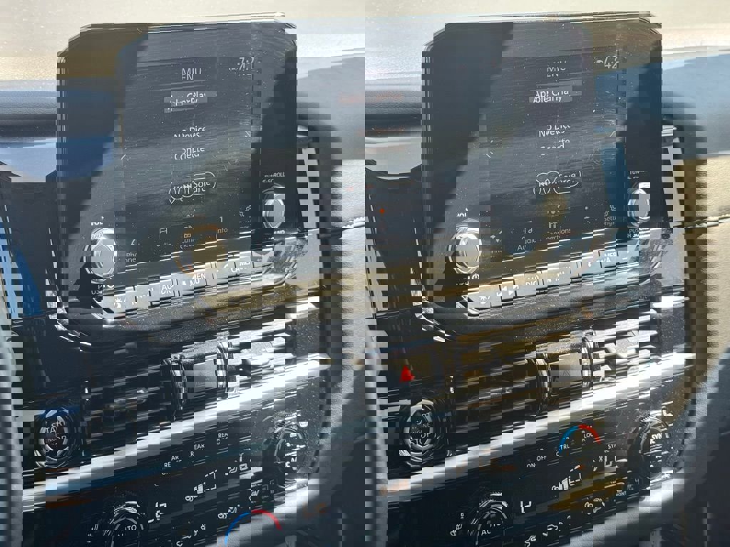 Used 2024 Nissan Pathfinder SV image 32