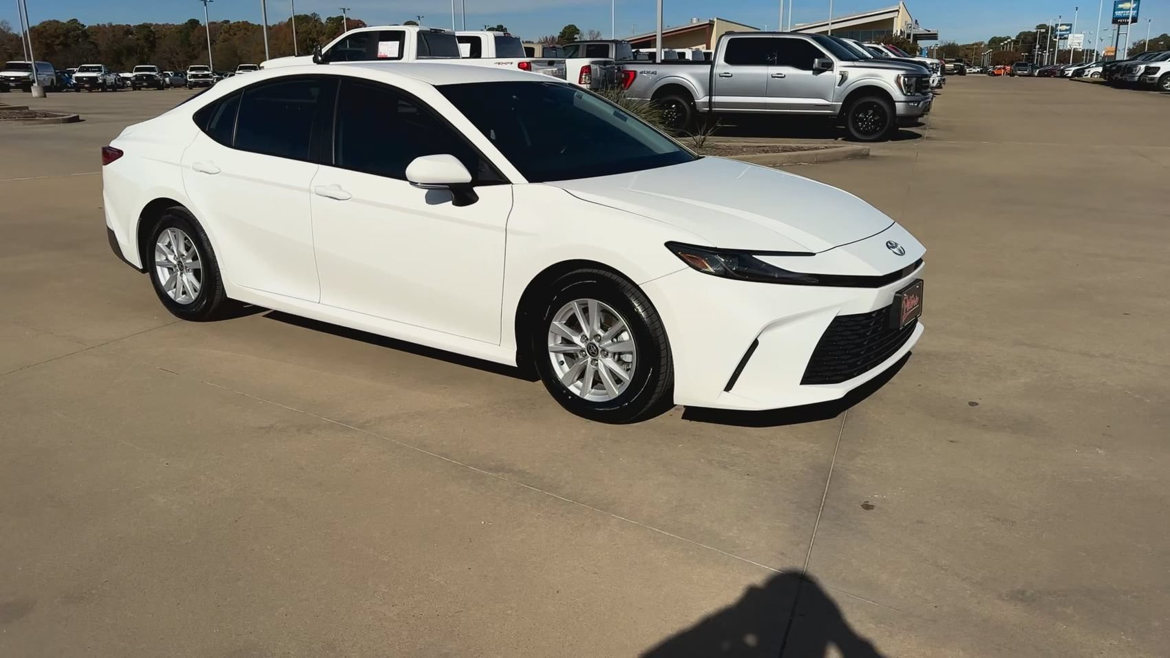 Used 2025 Toyota Camry LE w/ Convenience Package FWD image 3