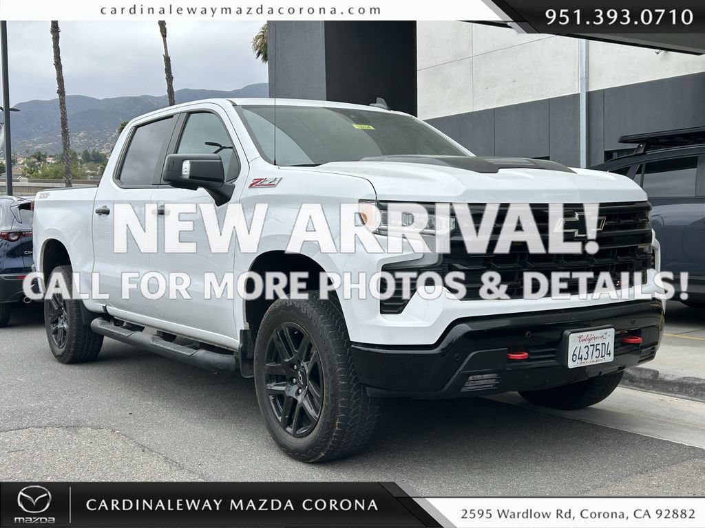 Used 2025 Chevrolet Silverado 1500 LT Trail Boss w/ Convenience Package II AWD/4WD image 1