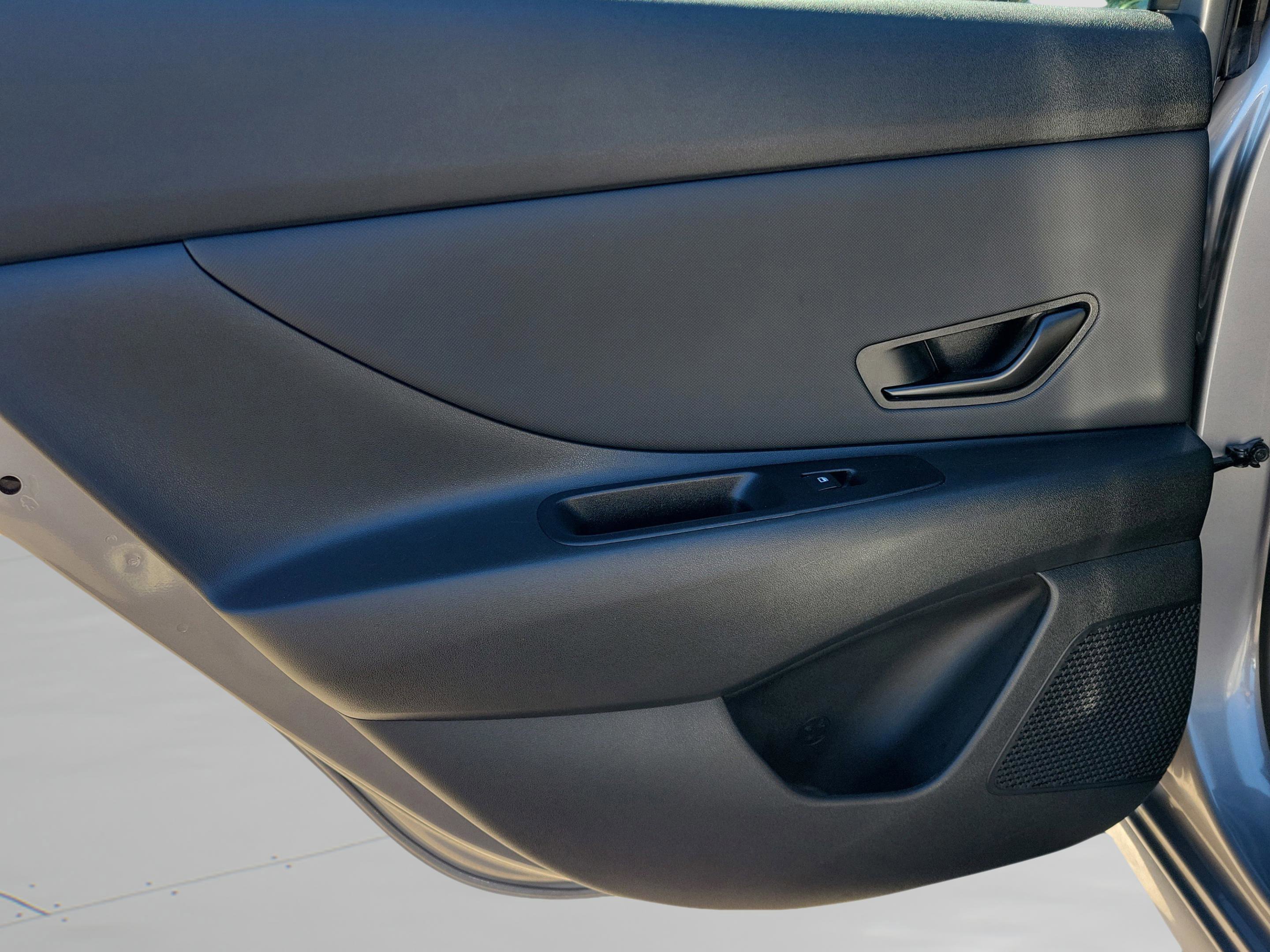 Used 2025 Hyundai Elantra Sport image 8