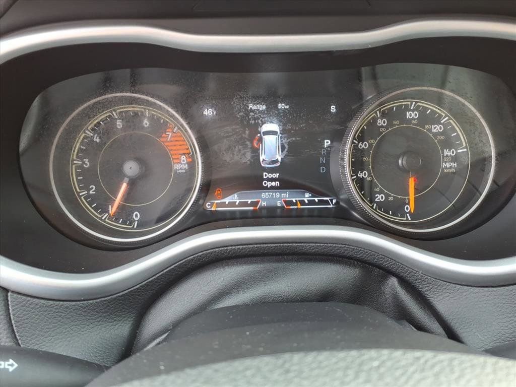 Used 2017 Jeep Cherokee Trailhawk w/ Cold Weather Group image 27