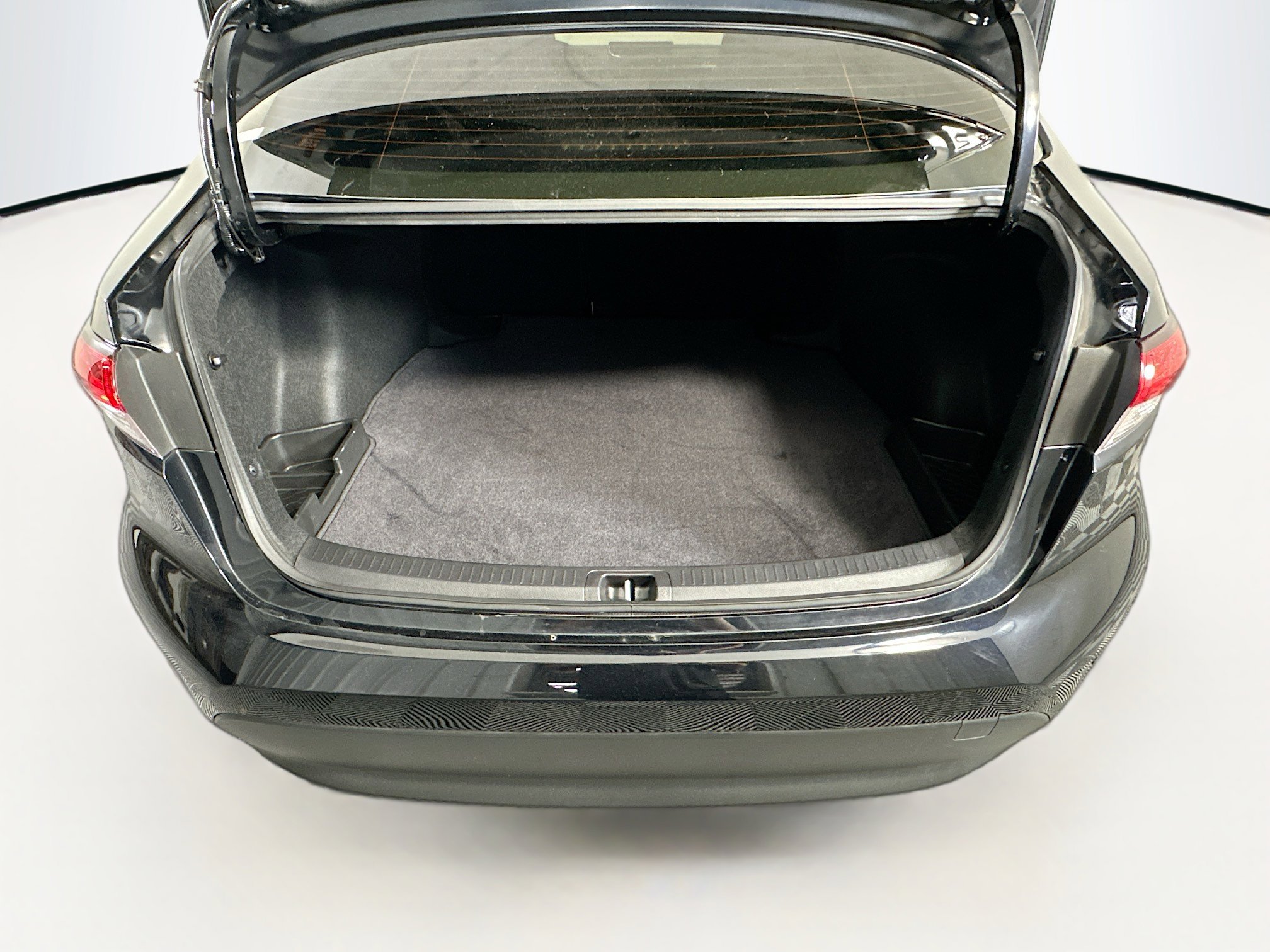 Used 2025 Toyota Corolla LE image 27