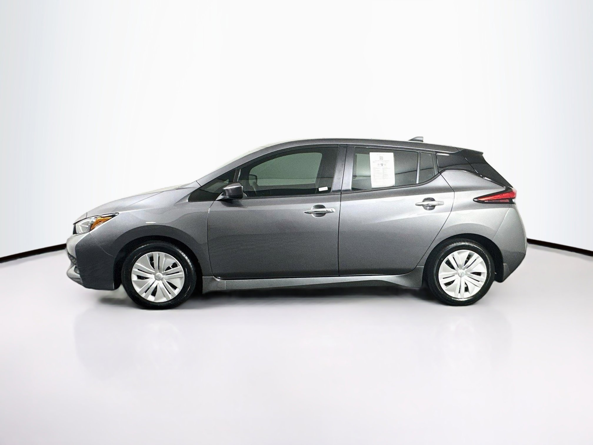 Used 2024 Nissan Leaf S FWD image 4