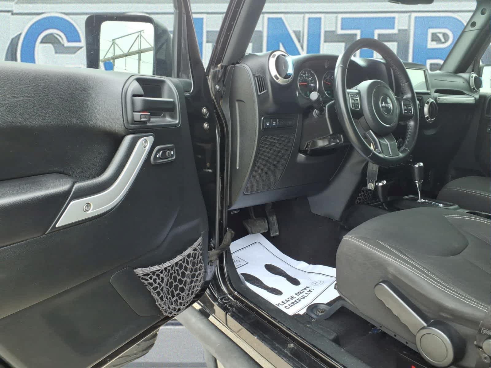 Used 2017 Jeep Wrangler Unlimited Rubicon w/ Connectivity Group AWD/4WD image 12