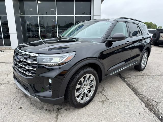 Used 2025 Ford Explorer Active w/ Active Comfort Package AWD/4WD image 3