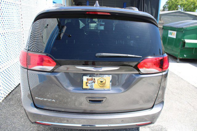 Used 2019 Chrysler Pacifica Touring-L FWD image 4