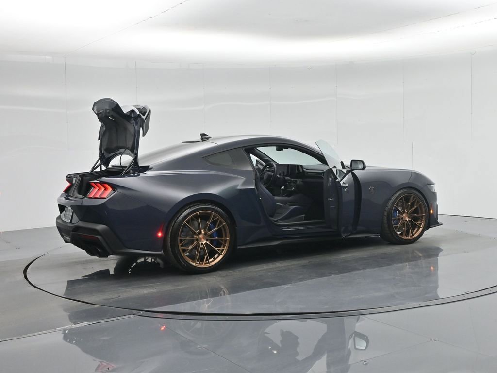 Used 2025 Ford Mustang Dark Horse image 4