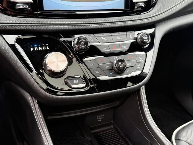 Used 2026 Chrysler Pacifica Limited FWD image 20