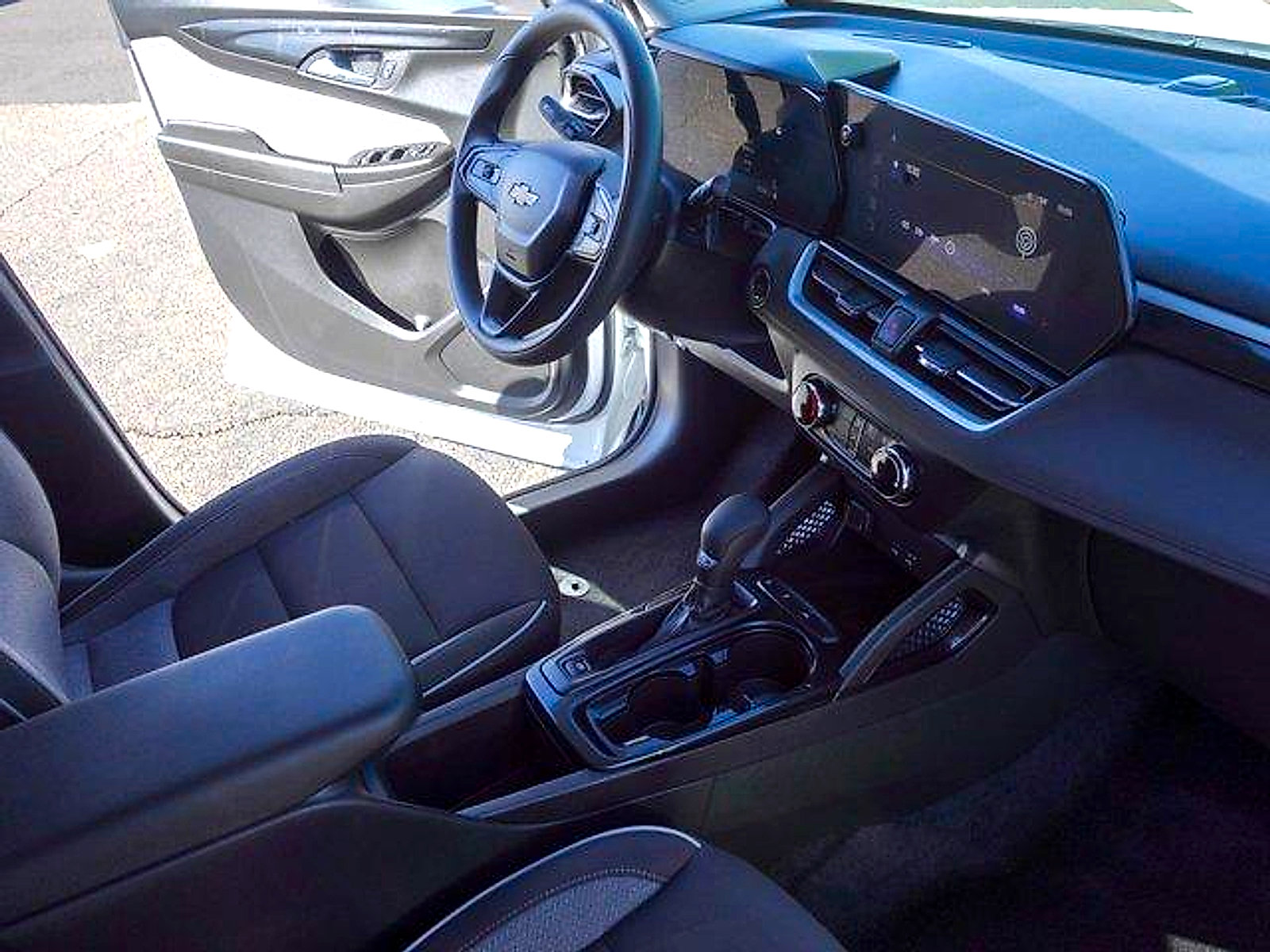 Used 2025 Chevrolet TrailBlazer LS w/ LS Convenience Package FWD image 13